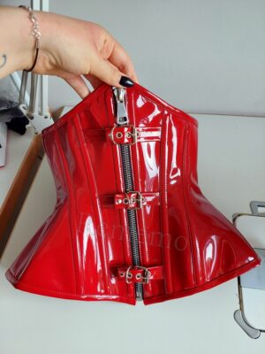 Gorset pod biust ze sztucznej lakierowanej skóry ze sprzączkami i zamkiem