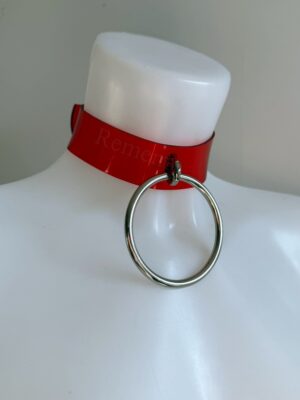 Choker z grubej CZERWONEJ folii PVC z dużym srebrnym kółkiem