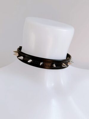 Choker z wegańskiej matowej CZARNEJ skóry z srebrnymi kolcami